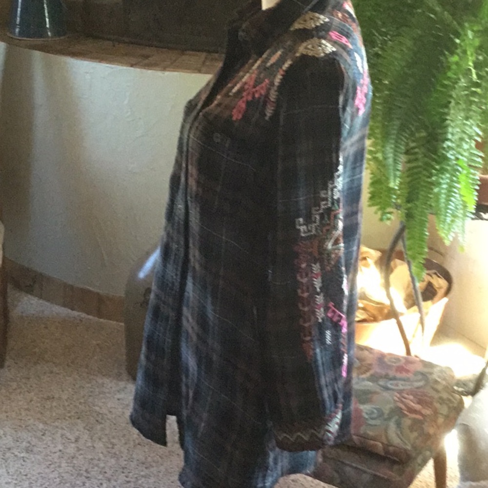 EUC Johnny Was Long Sleeved Top - Picture 3 of 7